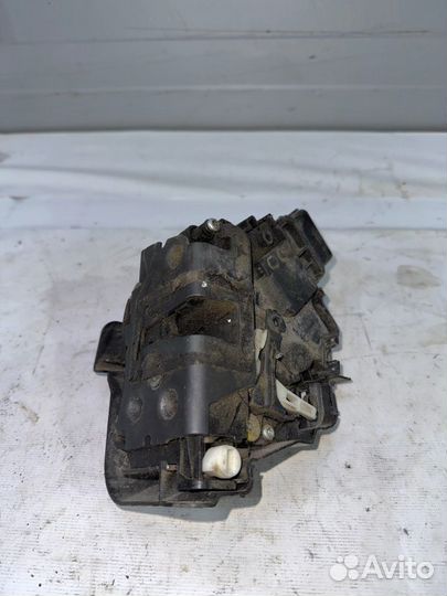 Замок двери задний правый Ford Focus CB4 2008
