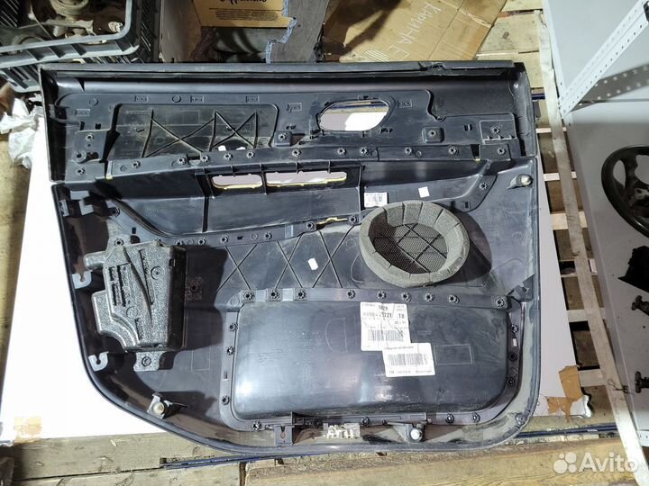 Дверная карта передняя правая Peugeot 3008