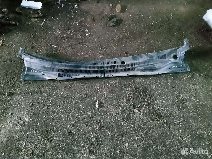 Жабо (накладка под лобовое стекло) kia cerato 1