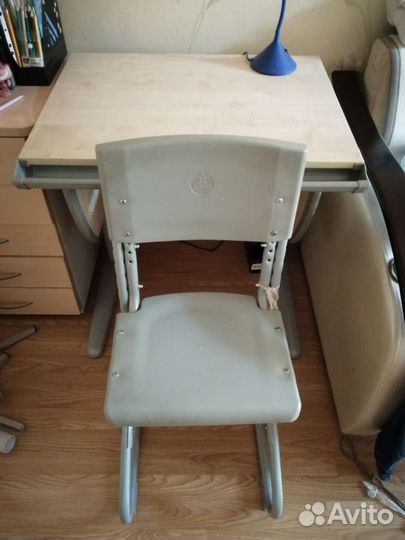 Школьный стол и стул