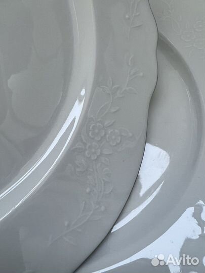 Тарелки IKEA белые 27 см 2 штуки