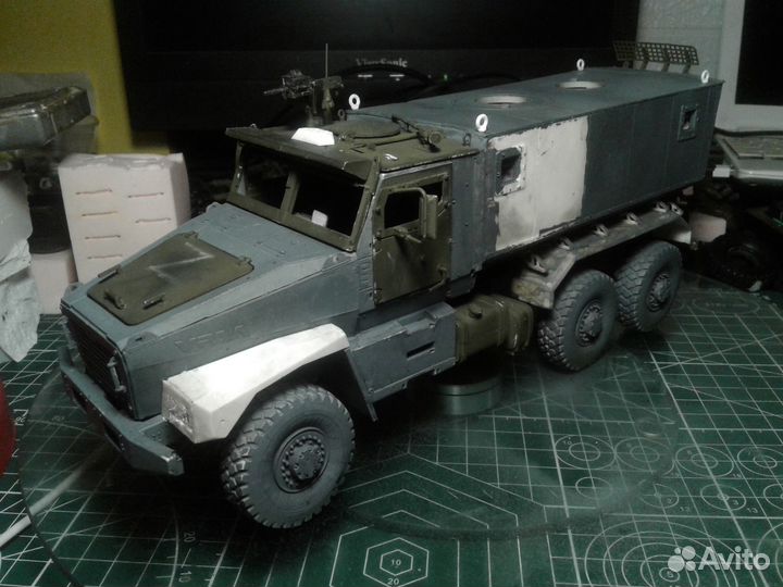 Урал Тайфун-У 1:35 масштаб до 825 деталей