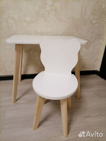 Детский стол со стулом
