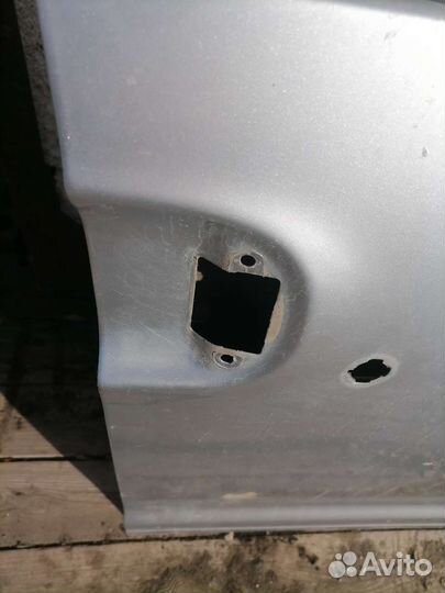 Дверь передняя правая Nissan Serena C23