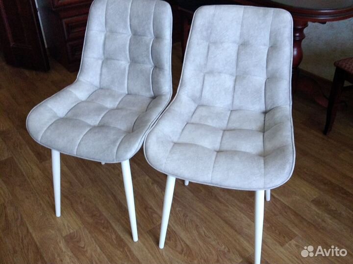 Продам стулья новые
