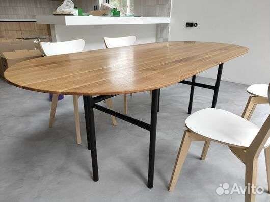 Большой обеденный стол овальной формы из дуба