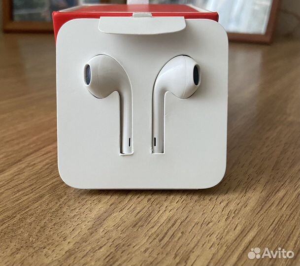Проводная гарнитура Apple EarPods
