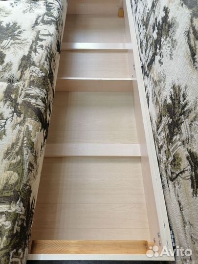 Диван еврокнижка с оригинальной расцветкой