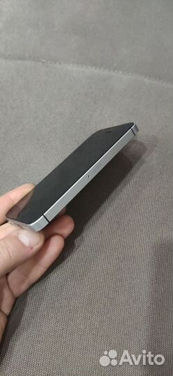 iPhone SE, 32 ГБ