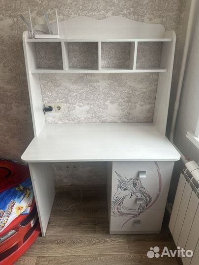 Детский письменный стол