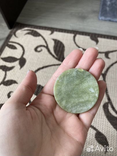 Нефритовый камень для клея