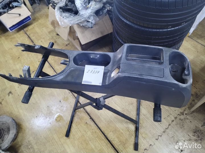 Консоль центральная Volkswagen Caddy 3 рестайлинг