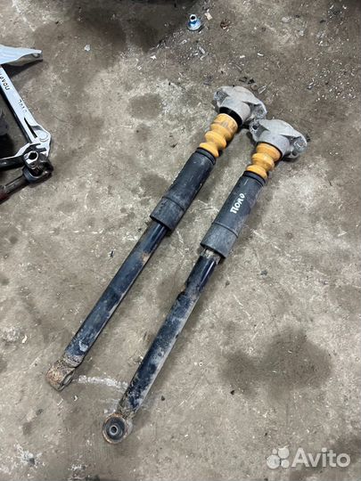 Задние стойки амортизаторы Volkswagen Polo 5