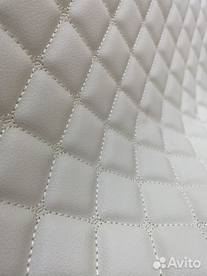 Экокожа стеганая бежевая с бежевым квадратом