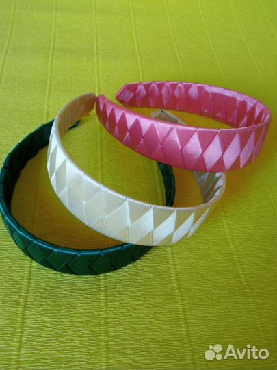 Ободок оплетëнный атласными лентами