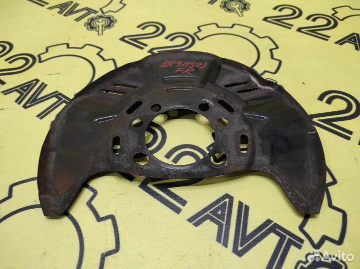 Щиток тормозного механизма передний правый Subaru