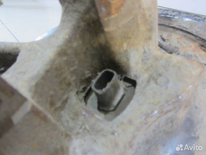 Кулак задний левый Лексус