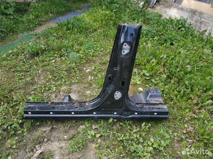 Порог с центральной стойкой Ssang Yong Actyon New