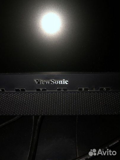 Монитор со встроенными колонками