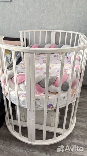 Детская кроватка с маятником