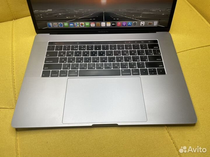 MacBook Pro 15 2018 6-ти ядерный, хороший экран