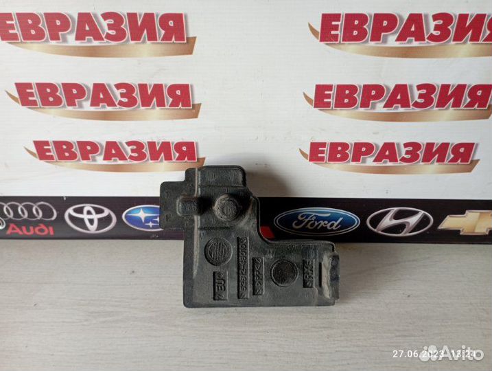 Абсорбер бампера передний левый Lexus Rx350 2010