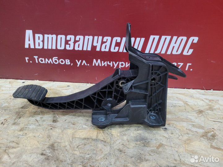 Педаль сцепления LADA X-Ray