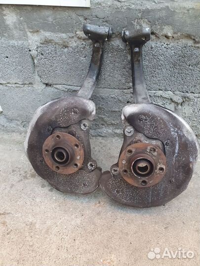 Передний поворотный кулак Audi Q5 8R