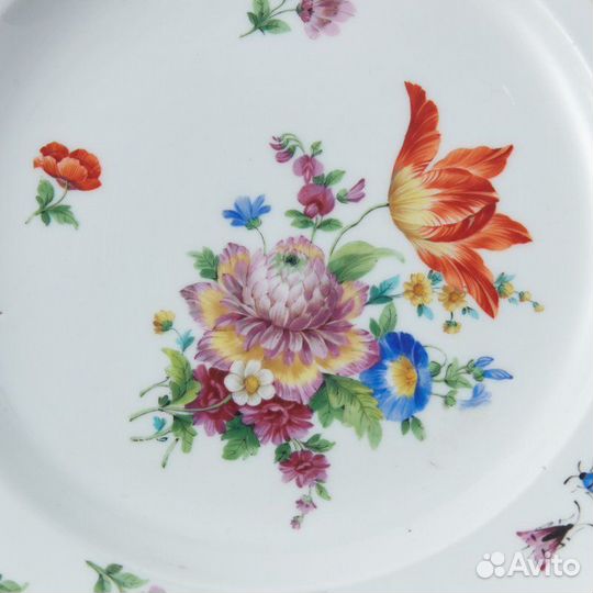 Коллекционная фарфоровая тарелка с ручной росписью