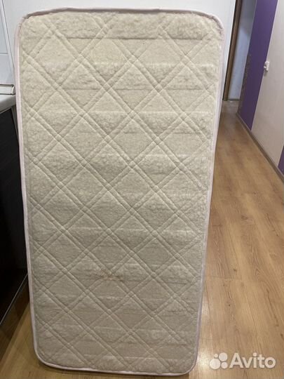 Детская кроватка с маятником и ящиком