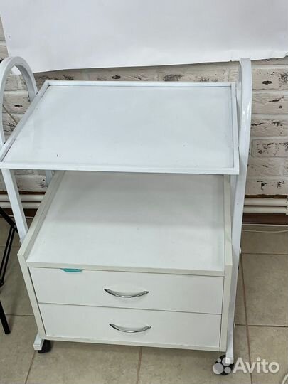 Косметологический столик бу