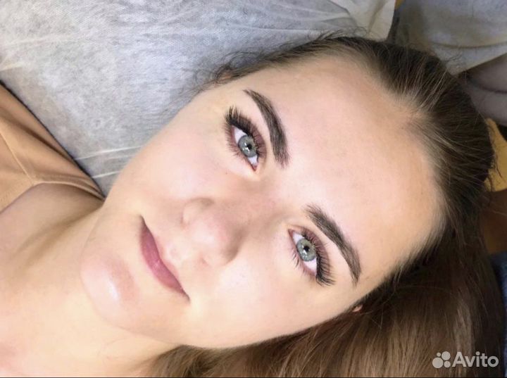 Модель на наращивание ресниц