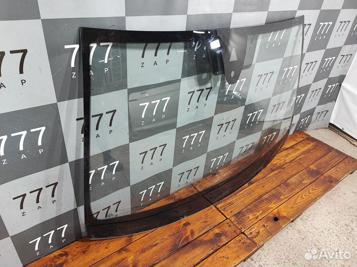 Стекло лобовое с обогревом Skoda Karoq 17-нв Б/У О