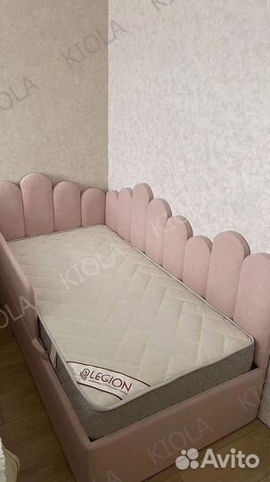 Детская кровать со спинкой