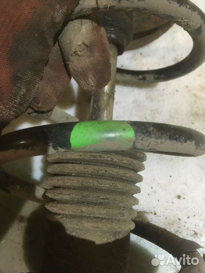 Стойка амортизатора переднего правого Renault Sand