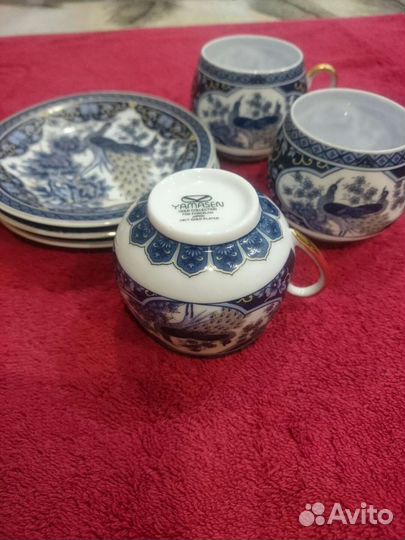 Кофейные чашки с блюдцами