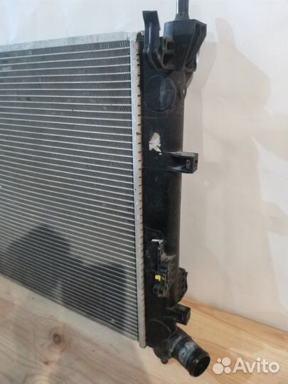 Радиатор охлаждения Kia Rio 3