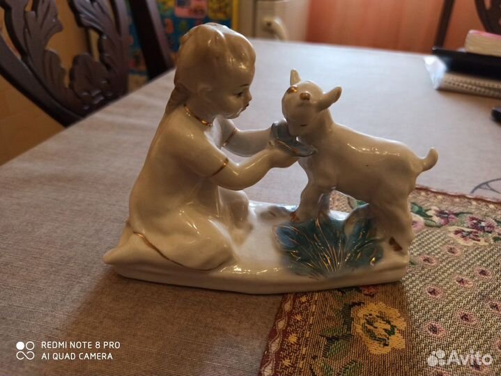 Фарфоровая статуэтка Алёнушка,гжель