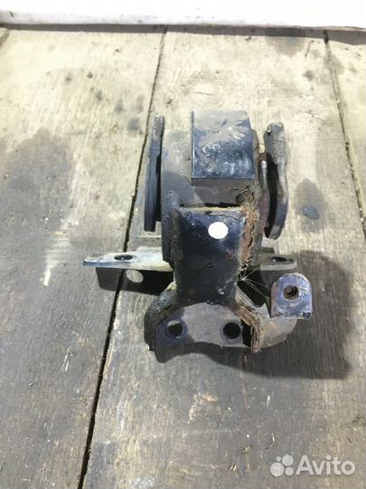 Опора кпп Mazda Familia