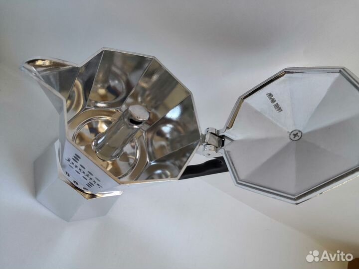 Гейзерная кофеварка Bialetti Junior, 6 п. Новая