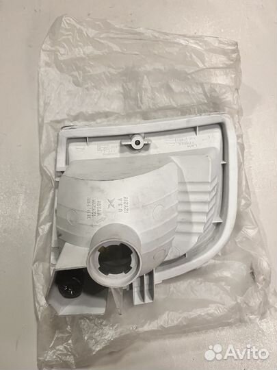 Указатель поворота в бампер левый toyota RAV 4