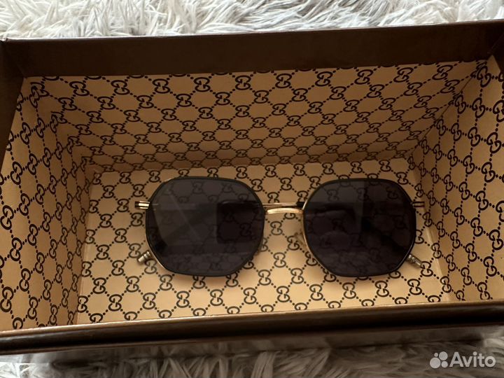 Солнцезащитные очки gucci