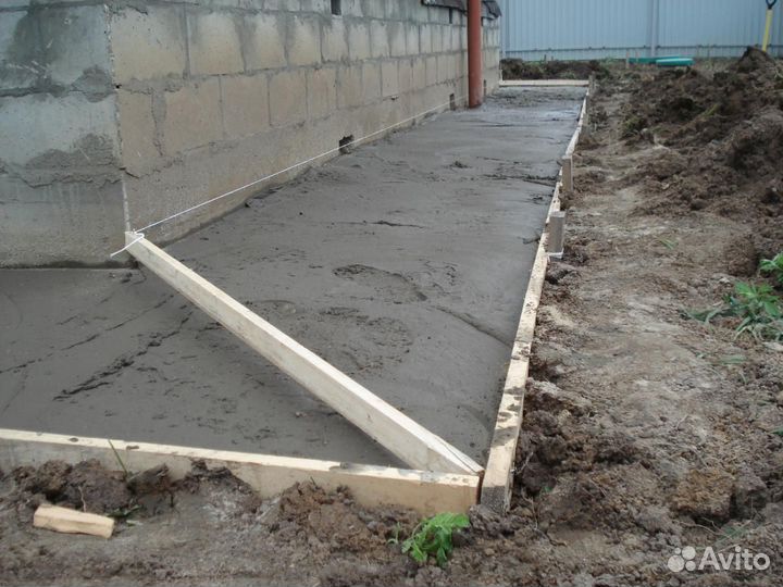 Заливка отмостки