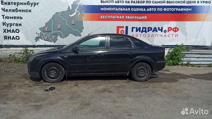 Стекло двери задней левой Ford Focus 2 1317985