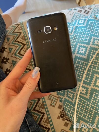 Телефон Samsung j1