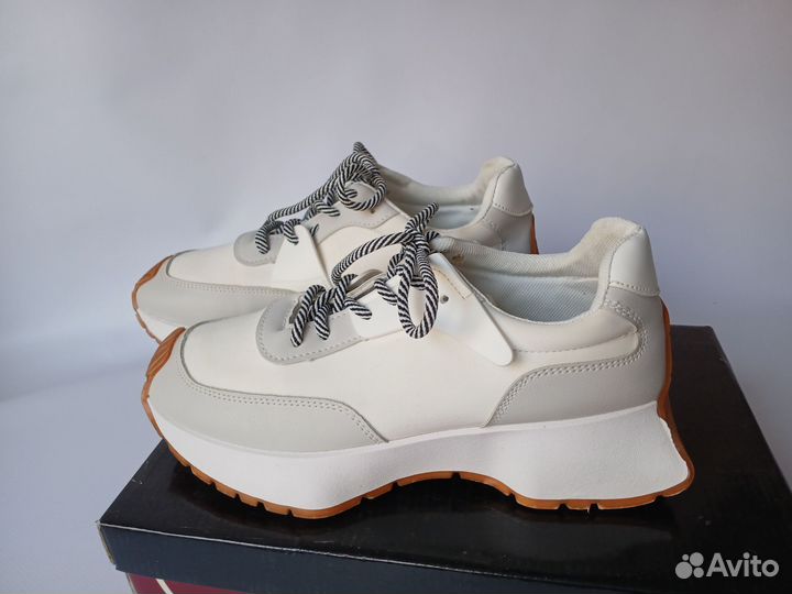 Кроссовки женские 39