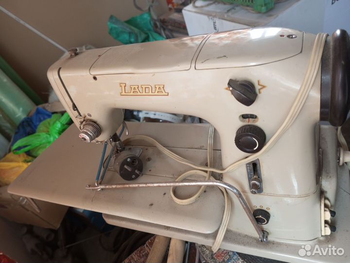 Швейная машина LADA