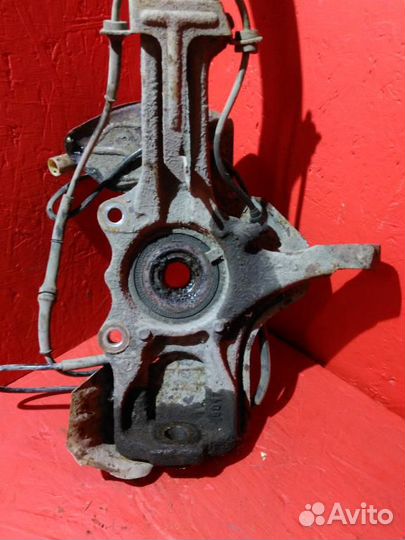 Кулак передний правый Альфа Ромео 156