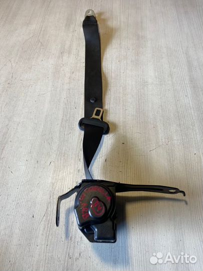 Ремень безопасности задний левый Toyota Corolla