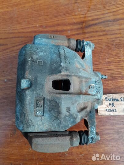 Суппорт передний правый Toyota Estima 50